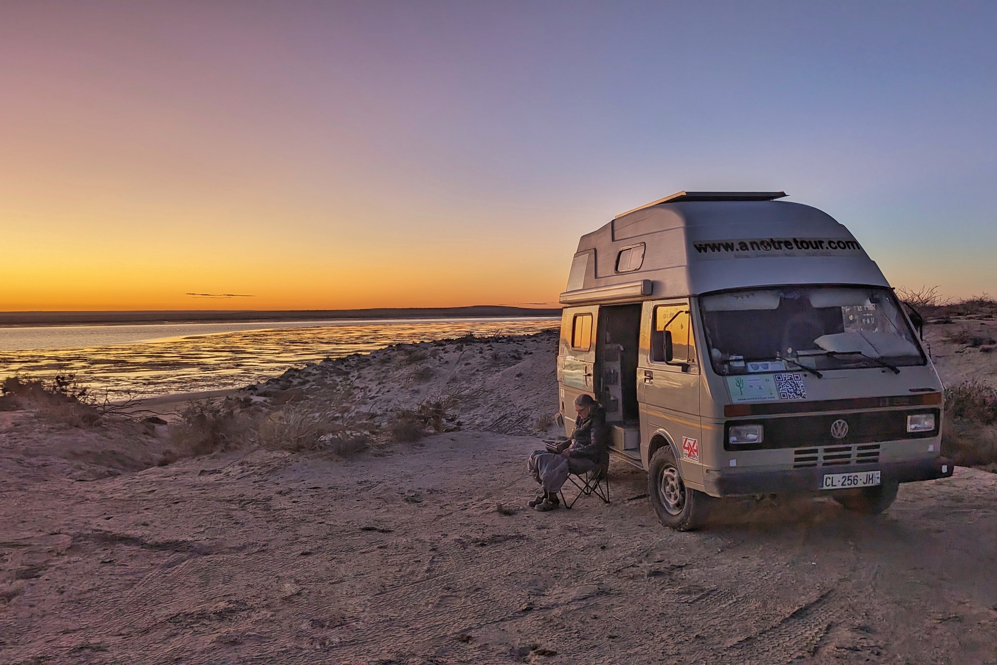 Oscar au coucher du soleil à Guerrero Negro